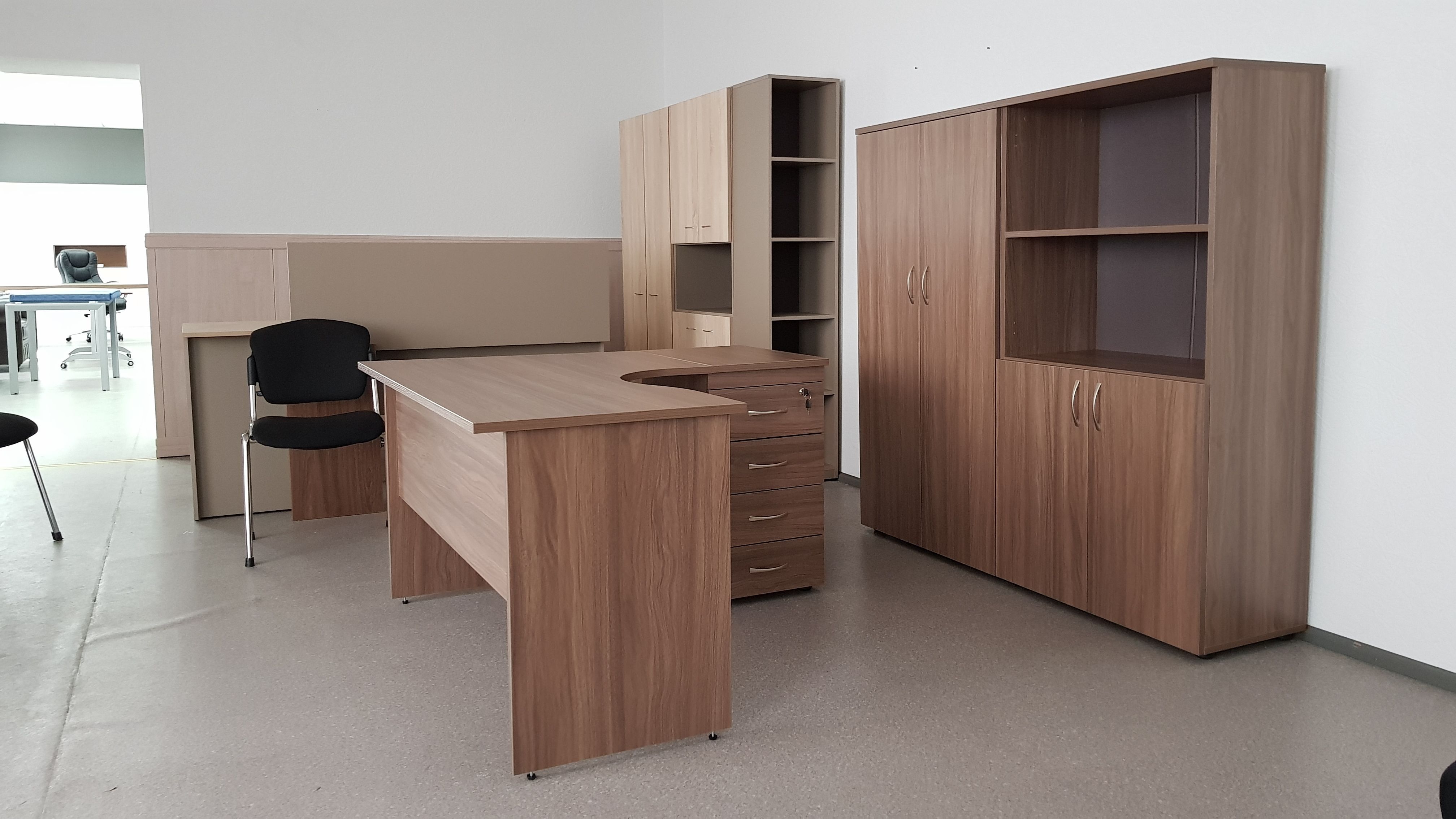 Шкаф закрытый с полками А-16 фото 2